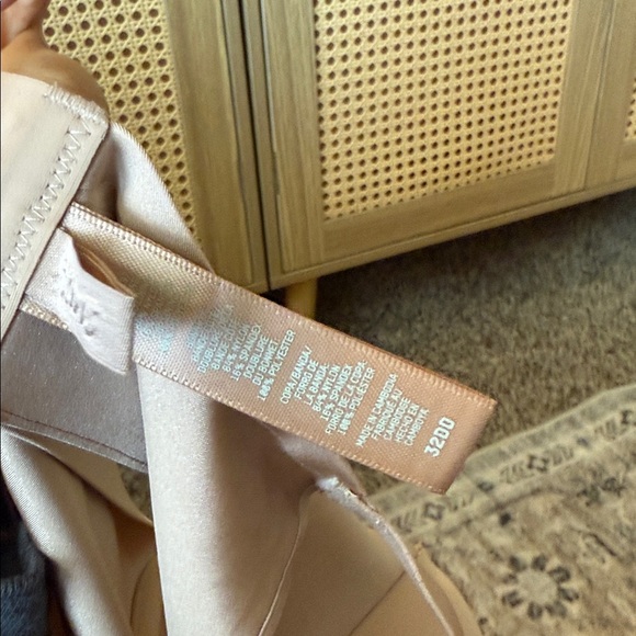 SKIMS Kim K. Ultimate Collection Push Up Plunge Bra BR-UWR-1881 Clay 32DD - Picture 5 of 5